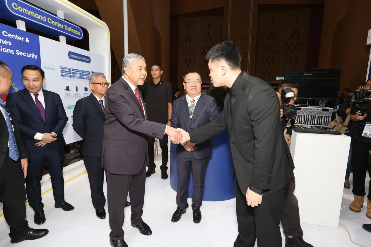 马来西亚副首相到访北信源展台.png